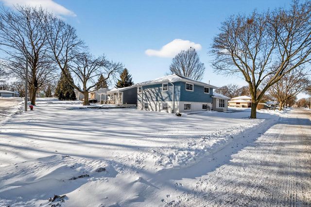 9605 W Fiebrantz AVENUE, Wauwatosa, WI 53222