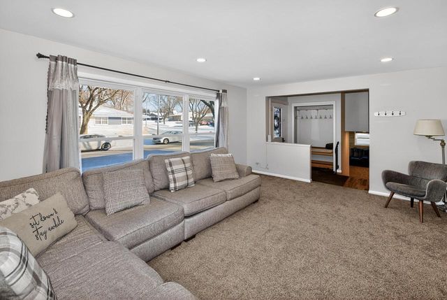 9605 W Fiebrantz AVENUE, Wauwatosa, WI 53222