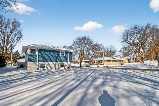 9605 W Fiebrantz AVENUE, Wauwatosa, WI 53222