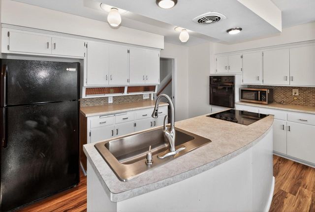 9605 W Fiebrantz AVENUE, Wauwatosa, WI 53222