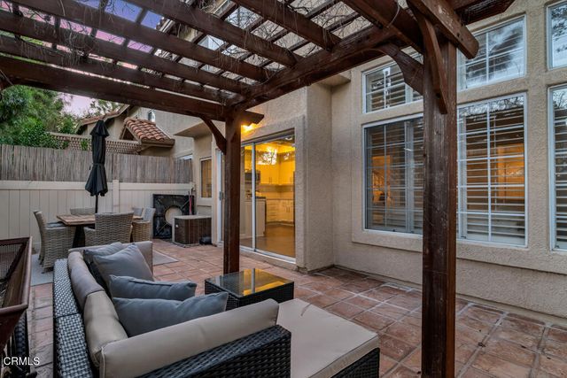 1092 Amberton Lane, Newbury Park, CA 91320