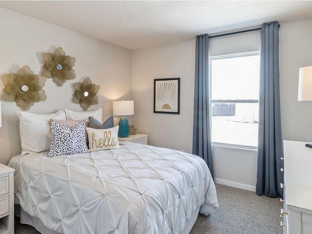 2135 Bluff Heights Drive, Shakopee, MN 55379