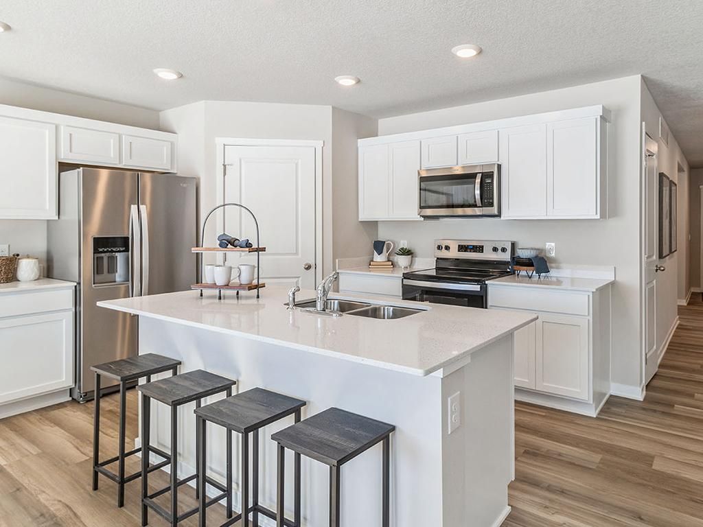 2135 Bluff Heights Drive, Shakopee, MN 55379