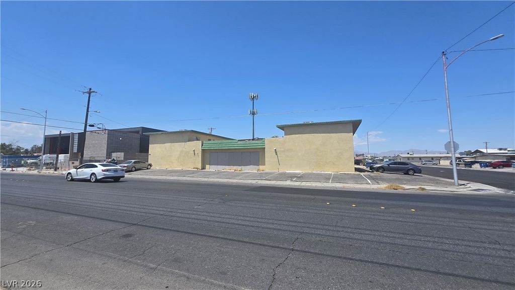 2405 McCarran Street, North Las Vegas, NV 89030 — photo 2
