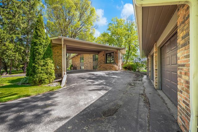2135 Derfla Drive, Saint Joseph, MI 49085