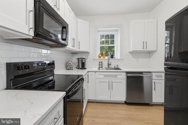 1564 EDGE HILL RD, Abington, PA 19001