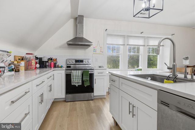 1564 EDGE HILL RD, Abington, PA 19001