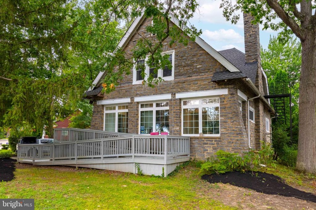 1564 EDGE HILL RD, Abington, PA 19001