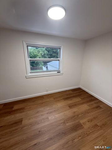 293 Beechmont Avenue 2nd floor, Bridgeport, CT 06606