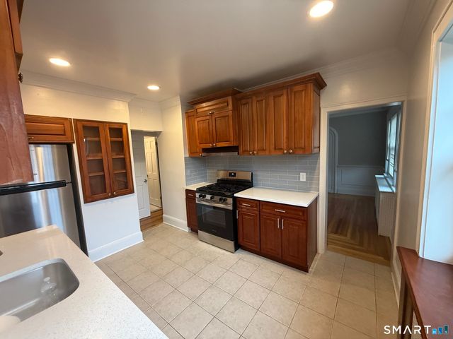 293 Beechmont Avenue 2nd floor, Bridgeport, CT 06606