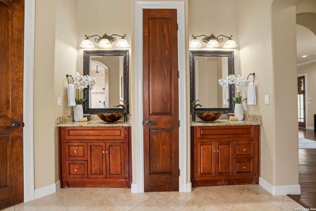 213 Chattington, Castle Hills, TX 78213