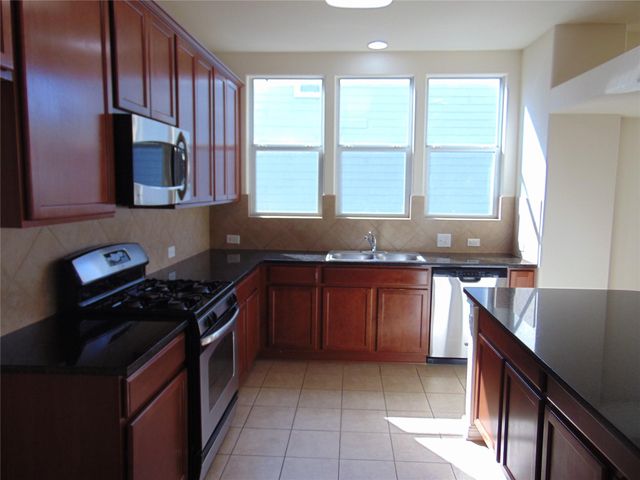 1076 Sanders, Kyle, TX 78640