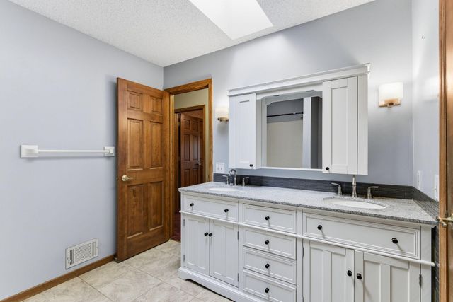 400 Interlachen Road, Burnsville, MN 55306