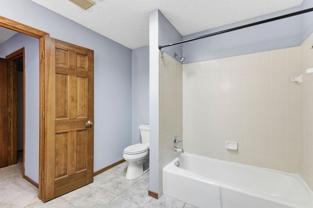 400 Interlachen Road, Burnsville, MN 55306