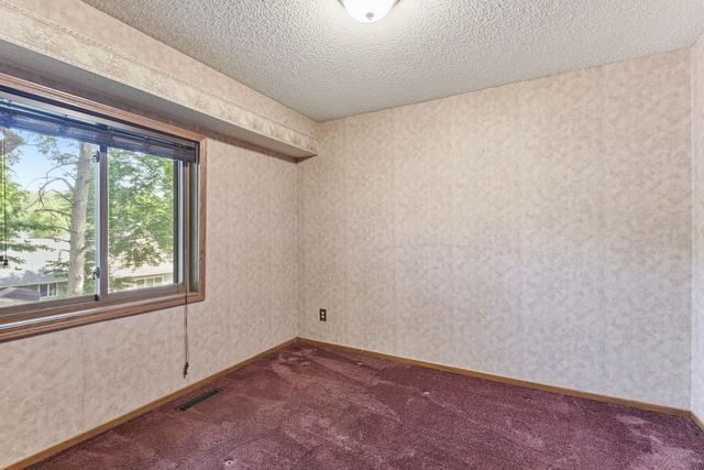 400 Interlachen Road, Burnsville, MN 55306
