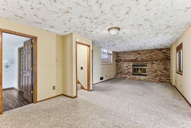 400 Interlachen Road, Burnsville, MN 55306
