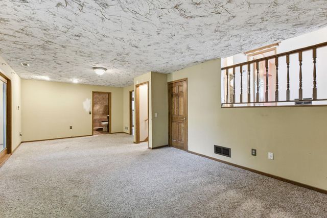 400 Interlachen Road, Burnsville, MN 55306