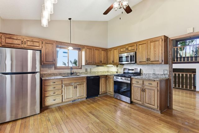 400 Interlachen Road, Burnsville, MN 55306