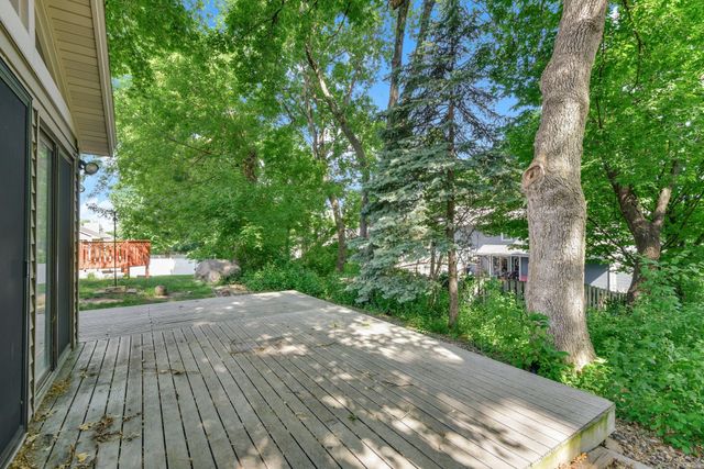 400 Interlachen Road, Burnsville, MN 55306