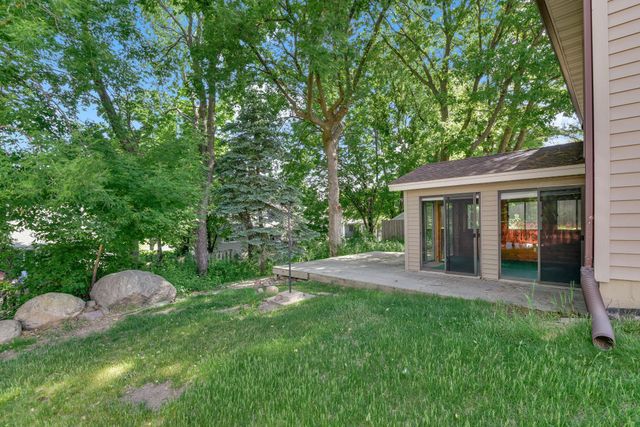 400 Interlachen Road, Burnsville, MN 55306