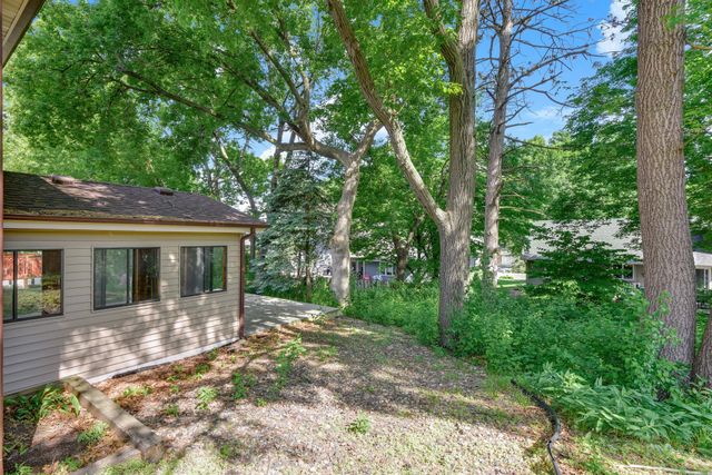 400 Interlachen Road, Burnsville, MN 55306