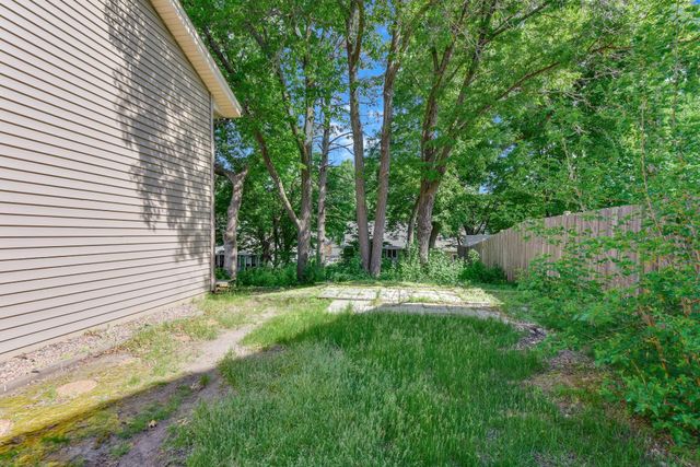 400 Interlachen Road, Burnsville, MN 55306