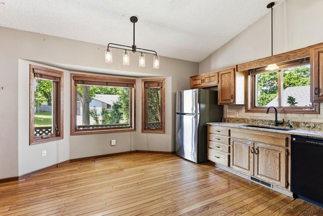 400 Interlachen Road, Burnsville, MN 55306