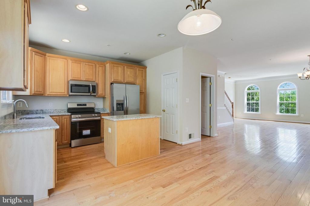 Image 10 of property listing at 136 RIVERWATCH DR, Indian Head, MD 20640