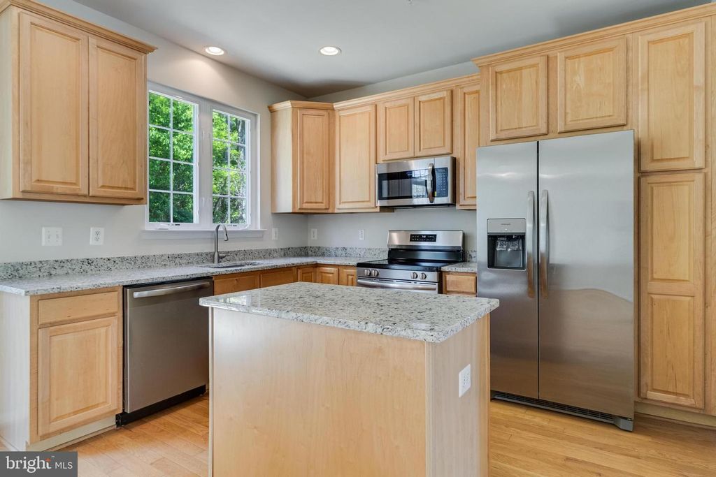 Image 11 of property listing at 136 RIVERWATCH DR, Indian Head, MD 20640