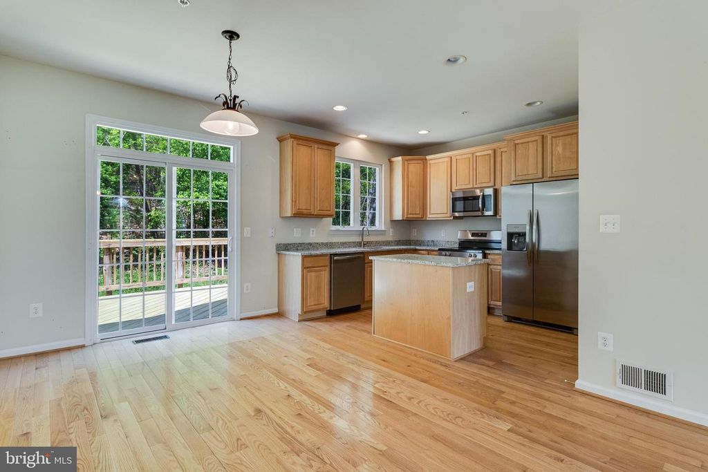 Image 12 of property listing at 136 RIVERWATCH DR, Indian Head, MD 20640