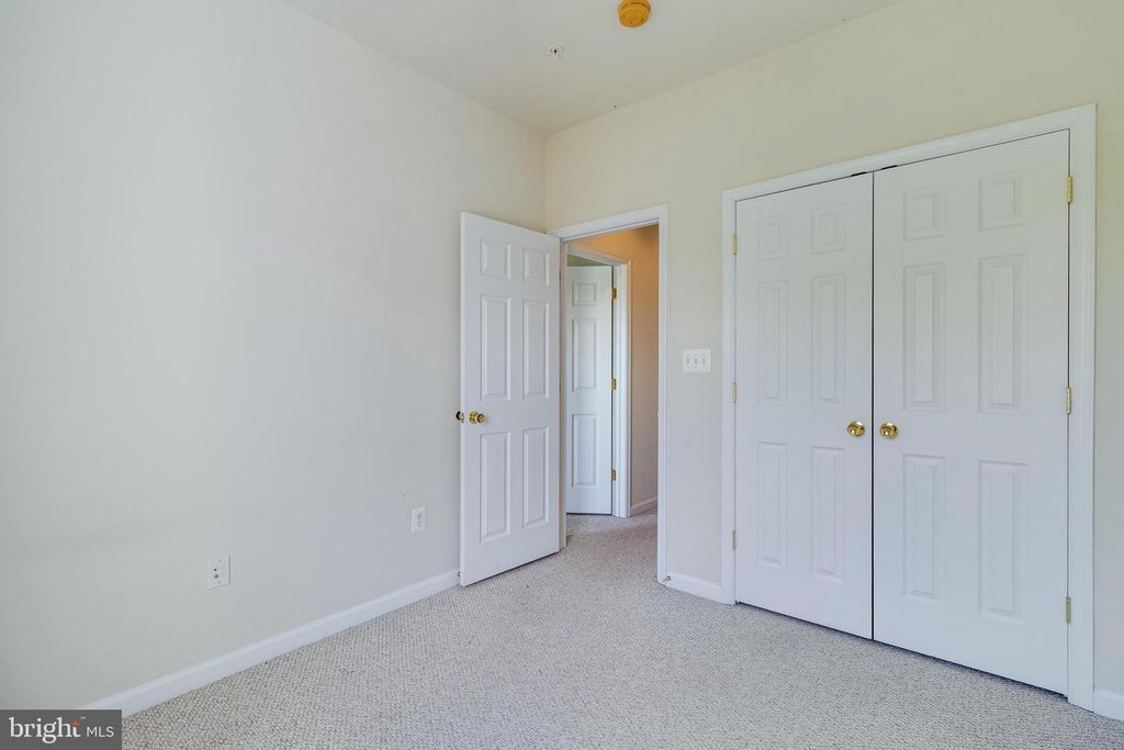 Image 17 of property listing at 136 RIVERWATCH DR, Indian Head, MD 20640