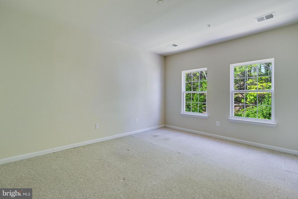 Image 18 of property listing at 136 RIVERWATCH DR, Indian Head, MD 20640