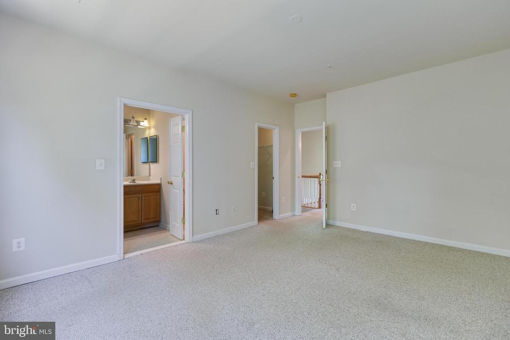 Image 19 of property listing at 136 RIVERWATCH DR, Indian Head, MD 20640