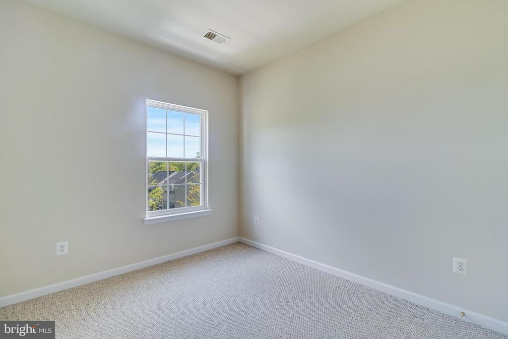 Image 27 of property listing at 136 RIVERWATCH DR, Indian Head, MD 20640