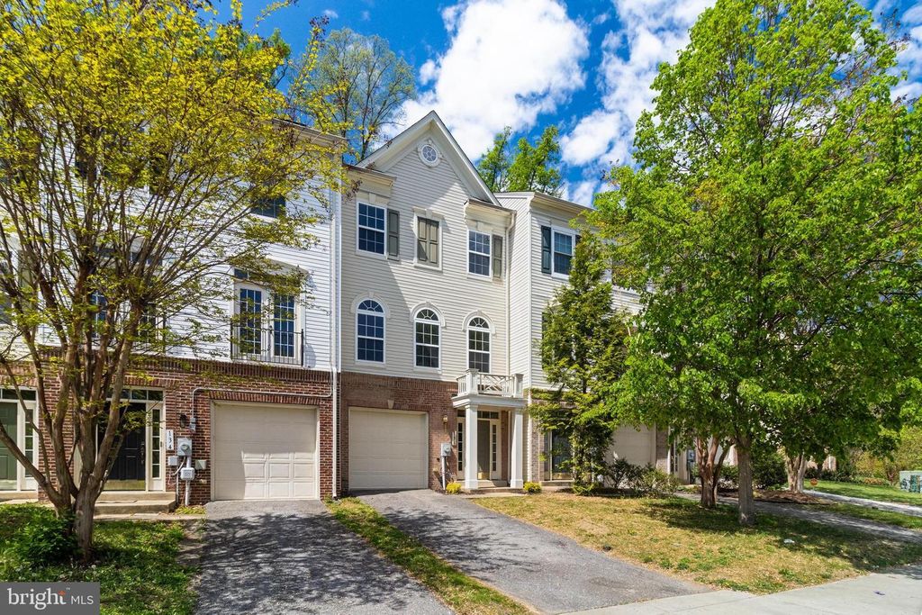 Image 3 of property listing at 136 RIVERWATCH DR, Indian Head, MD 20640