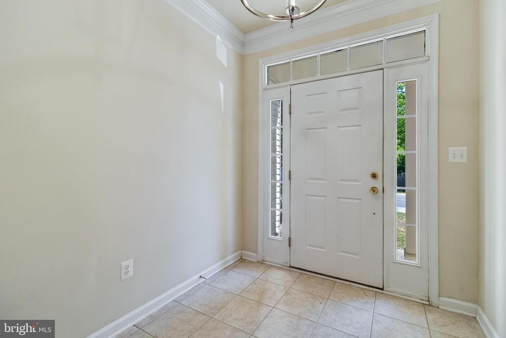 Image 4 of property listing at 136 RIVERWATCH DR, Indian Head, MD 20640