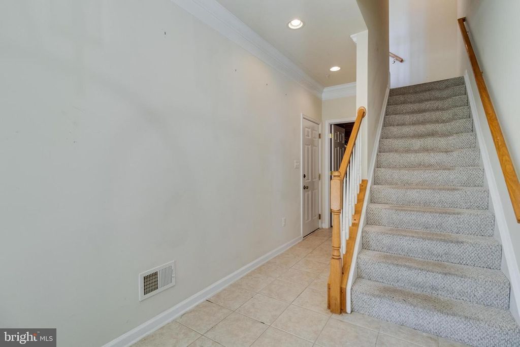 Image 5 of property listing at 136 RIVERWATCH DR, Indian Head, MD 20640