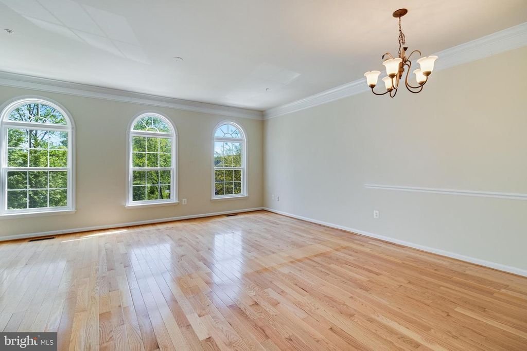 Image 9 of property listing at 136 RIVERWATCH DR, Indian Head, MD 20640