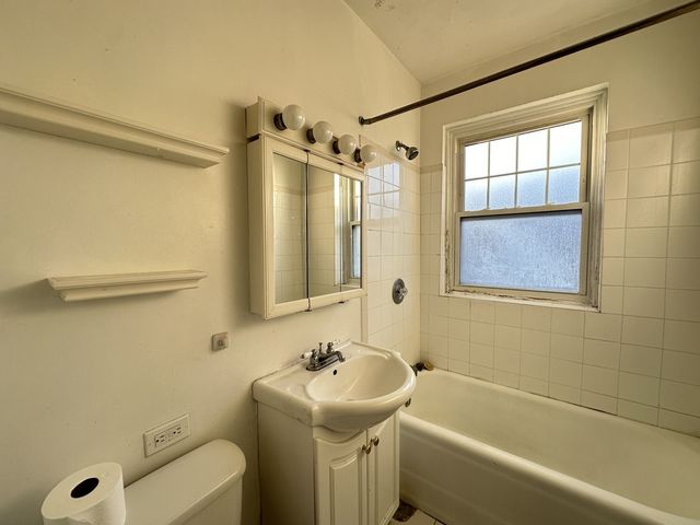 918 Green Bay Road 3A, Winnetka, IL 60093