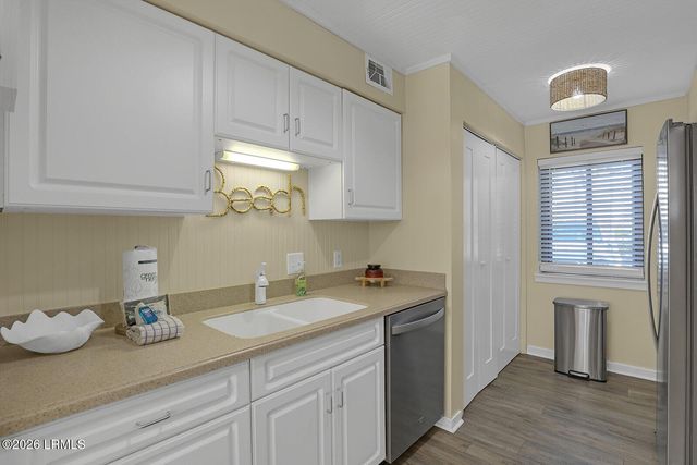 25 Deallyon Ave Apt 103, Hilton Head Island, SC 29928