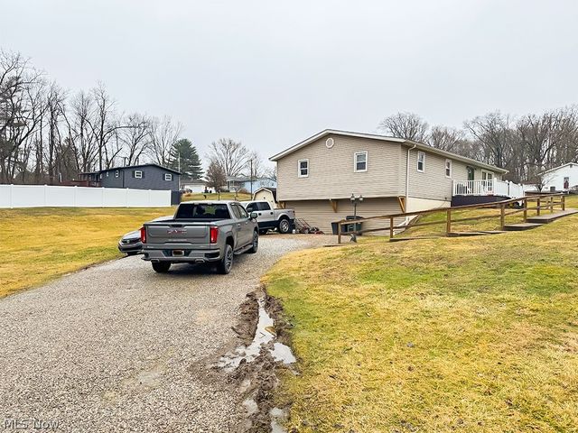 2140 Potts Lane, Zanesville, OH 43701