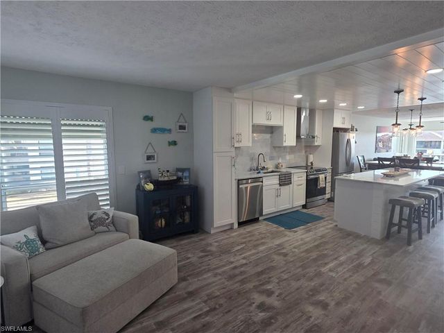 4006 SE 20th PL 4, Cape Coral, FL 33904