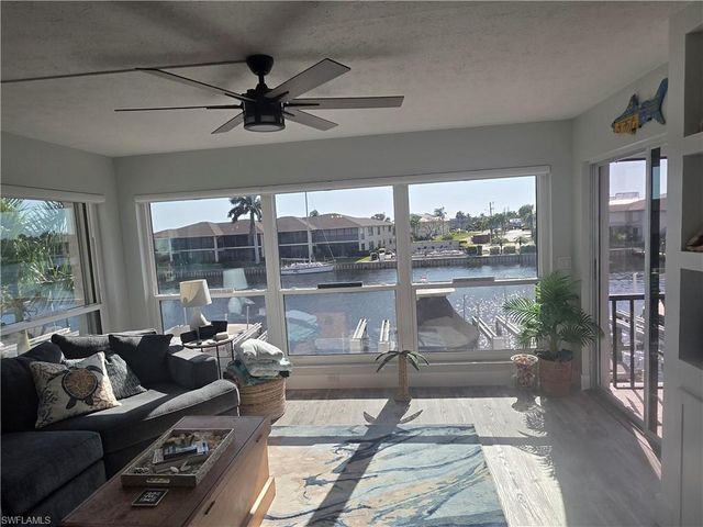 4006 SE 20th PL 4, Cape Coral, FL 33904