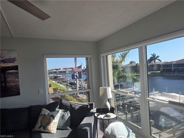 4006 SE 20th PL 4, Cape Coral, FL 33904