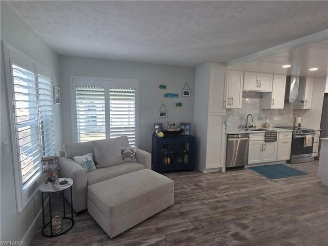 4006 SE 20th PL 4, Cape Coral, FL 33904