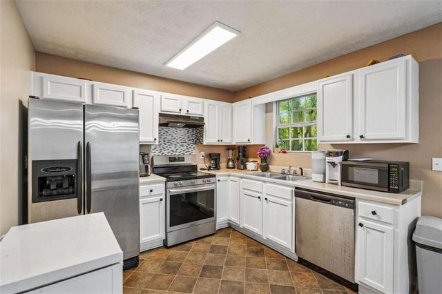 541 Melrose Drive, Forest Park, GA 30297