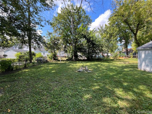 22495 Tuscany Avenue, Eastpointe, MI 48021