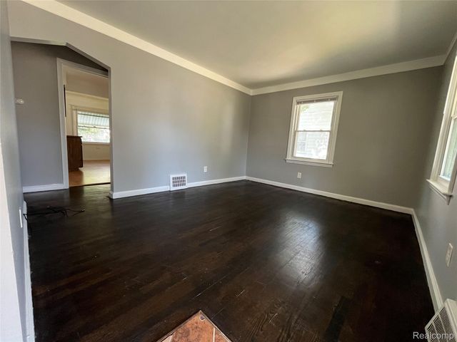 22495 Tuscany Avenue, Eastpointe, MI 48021