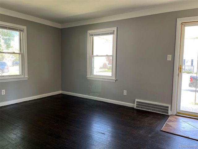 22495 Tuscany Avenue, Eastpointe, MI 48021