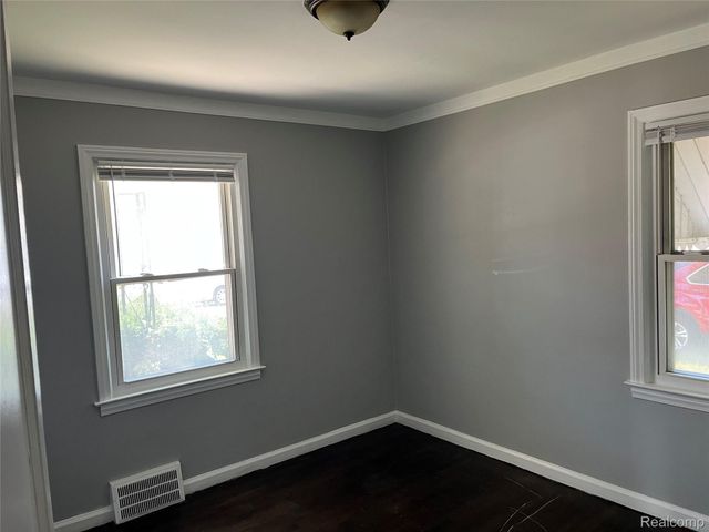 22495 Tuscany Avenue, Eastpointe, MI 48021